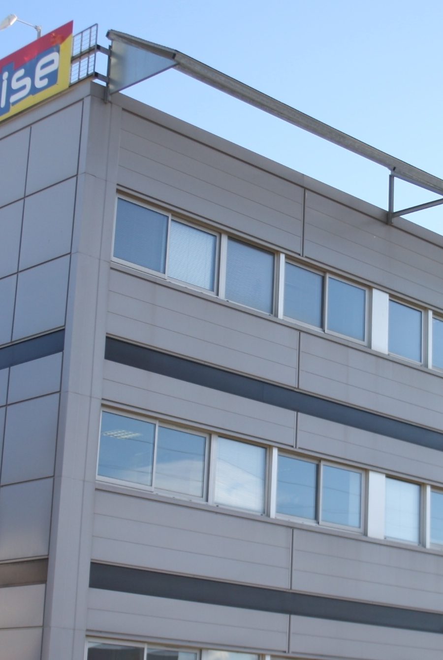Angle du bâtiment du centre Espace Entreprise Millénaire, adresse de siège social à Castelnau-le-Lez